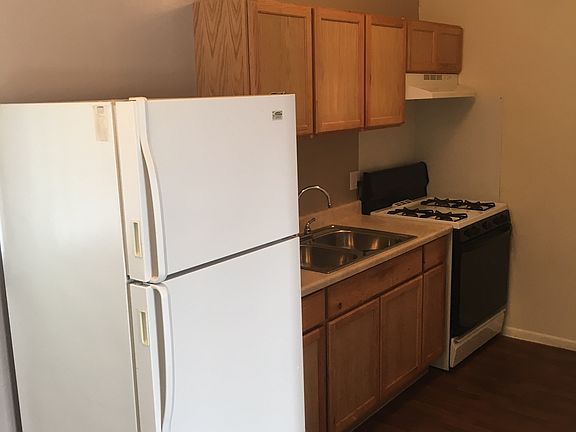 2nd image of 2500 Lynnwood St APT 2