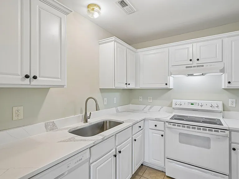 278 S Raleigh St — Photo 2