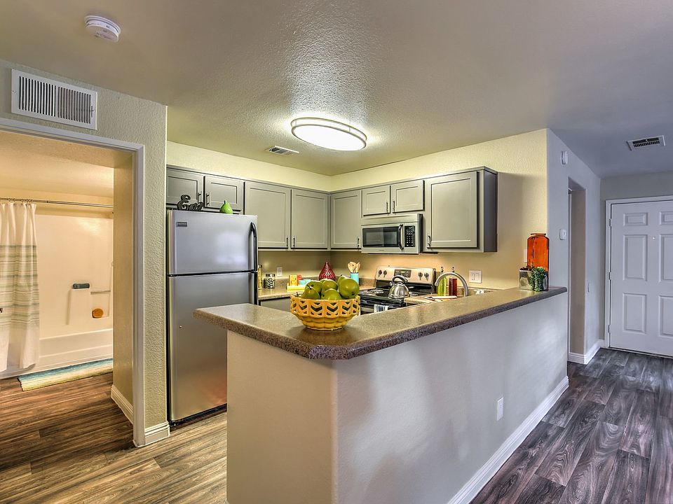 Large wrap around kitchen with breakfast bar.