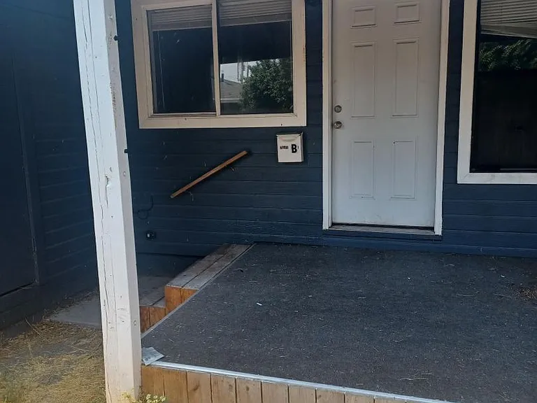 2441 Eberlein Ave — Photo 2
