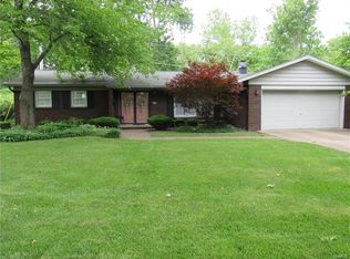 2310 Briarcliff Dr, Alton, IL 62002