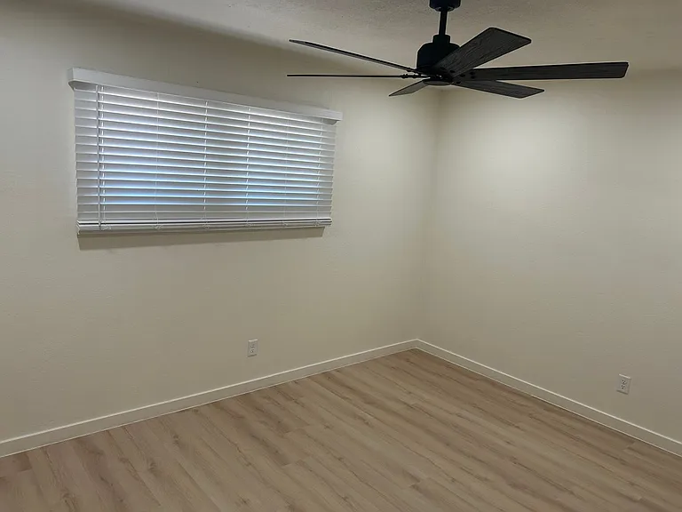 2405 E Dortha Ave — Photo 31
