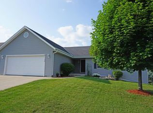1190 Orchard Cir, Oconomowoc, WI 53066