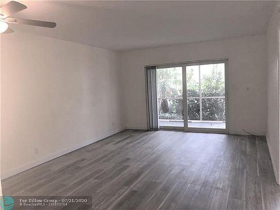 4th image of 770 SE 2nd Ave APT A105