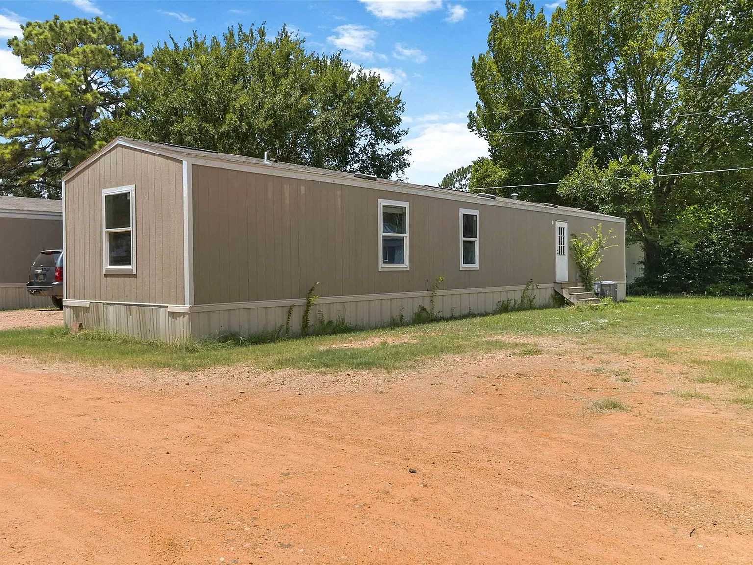 3 bed, 2.0 bath, 902 sqft, $1,399 — Photo 2