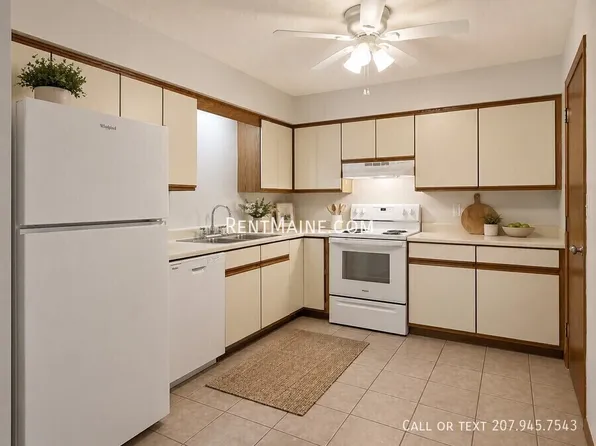 6 Hartley St APT 1, Lewiston, ME 04240