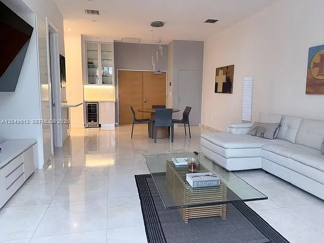 Casa Del Mar Condo — Photo 1