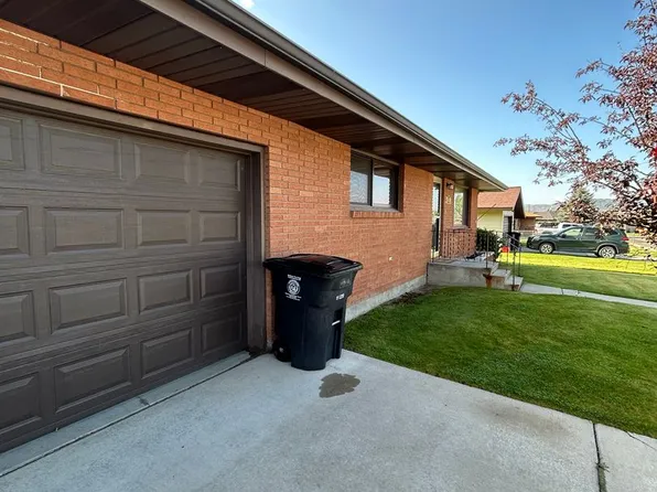 3470 S Hillcrest Dr, Butte, MT 59701