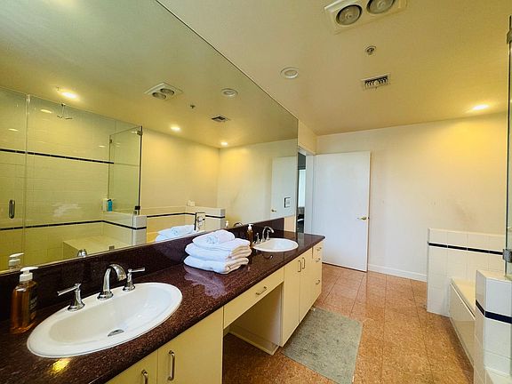 5th image of 333 Westminster Ave APT 304