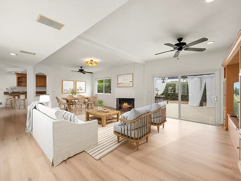 Living Room and Dining Room VR