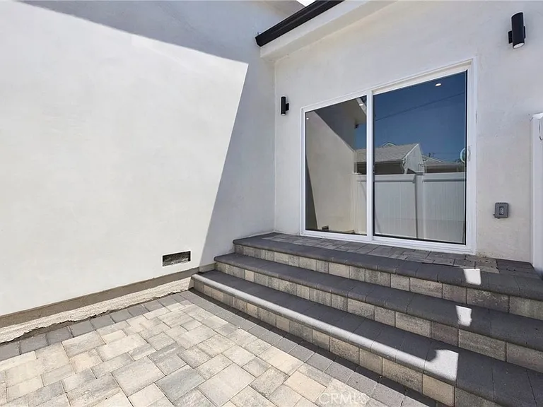 6734 Gentry Ave — Photo 15
