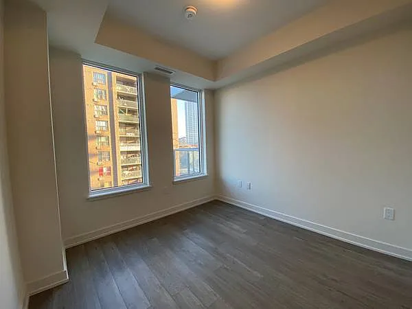 212 King William St #404 — Photo 5