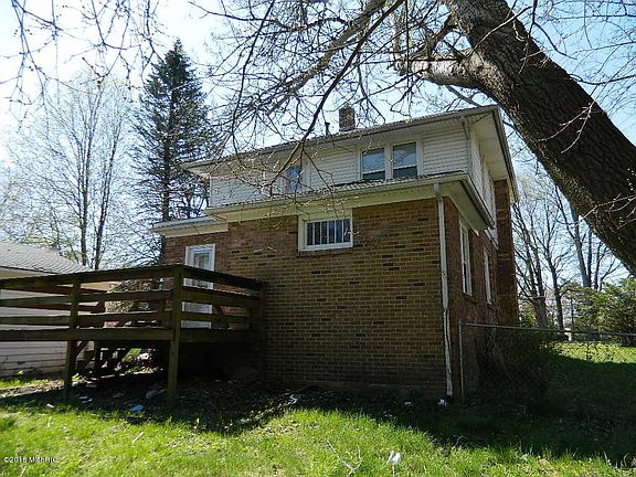 4th image of 2233 32nd St SE