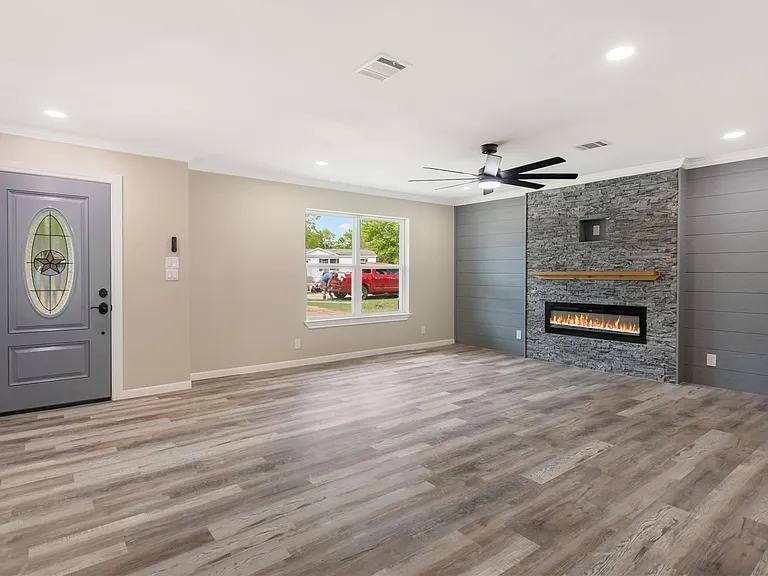 904 Westview Cir — Photo 5