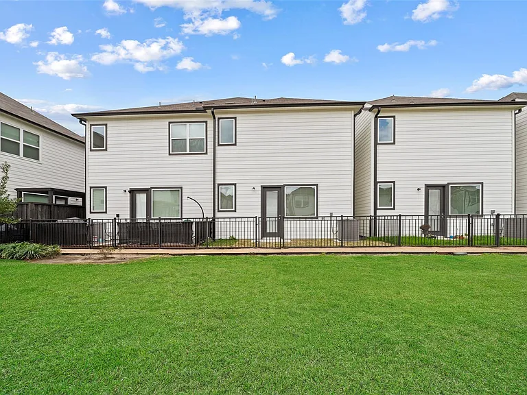5910 Haring Ln — Photo 20