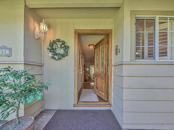 3rd image of 741 Carmelita Dr