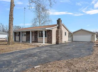 8122 S Vigal Rd, Pawnee, IL 62558