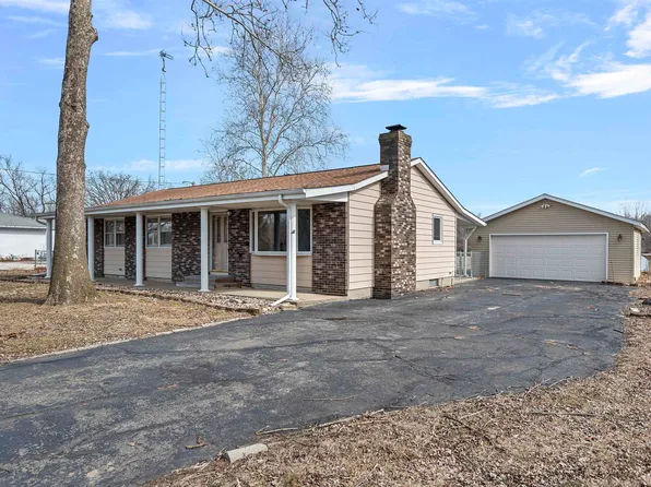 8122 S Vigal Rd, Pawnee, IL 62558