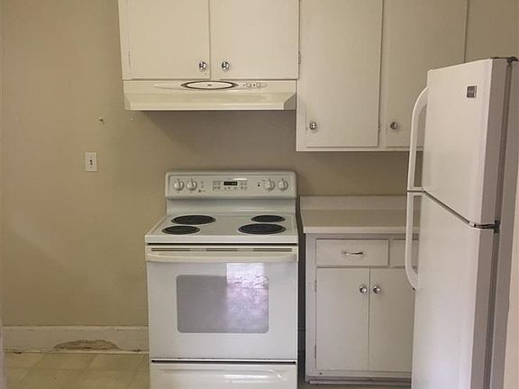 5th image of 14 Ottaway Dr