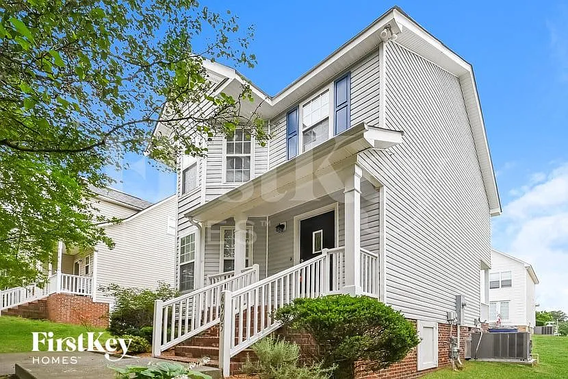 3 bed, 2.5 bath, 1131 sqft, $1,920 — Photo 2
