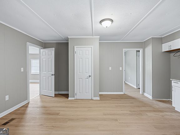 5th image of 427 Gun Club Rd