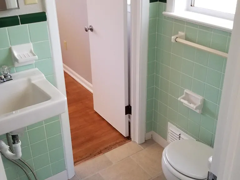 2nd bath - Jack & Jill between back bedrooms