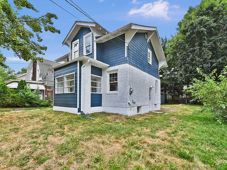 1584 Hampton Rd — Photo 6