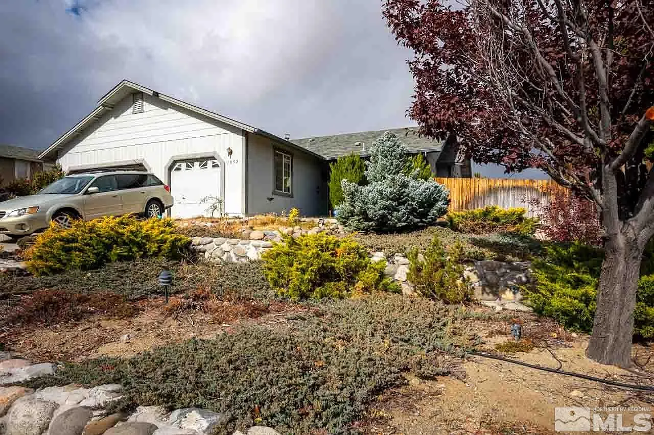 1052 Greenwing Dr photo 1