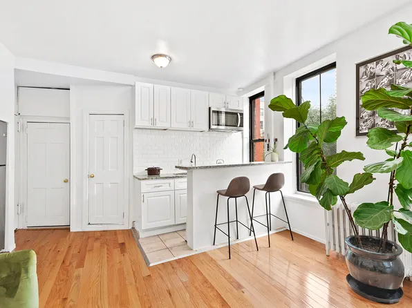 328 West 12th Street image 2 of 4