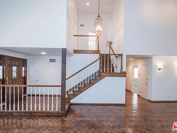 3rd image of 4911 1/2 Collett Ave