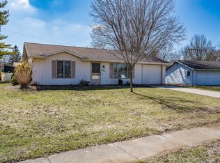 1303 Superior Dr, Auburn, IN 46706