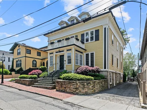 75 Pelham St APT B, Newport, RI 02840