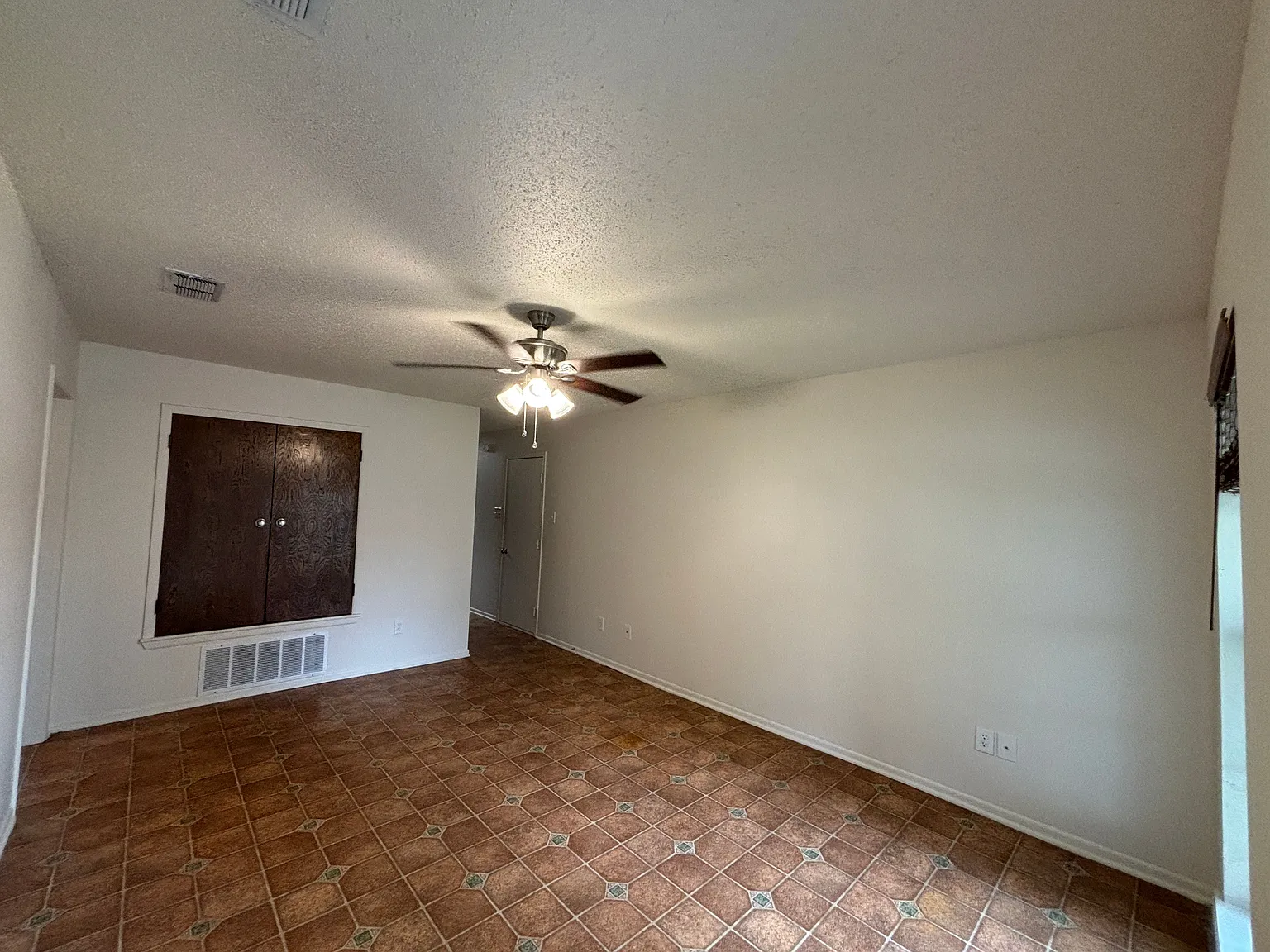 3 bed, 1.5 bath, $1,400 — Photo 4