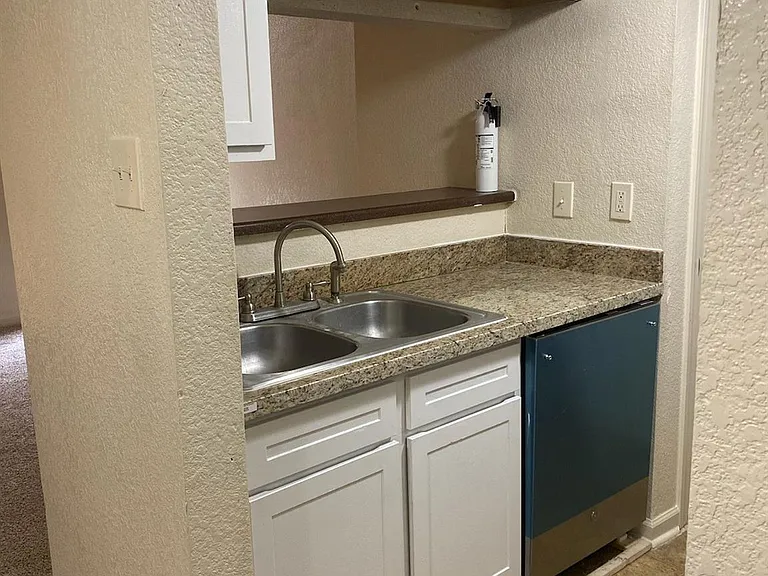 8100 Creekbend Dr #159 — Photo 7