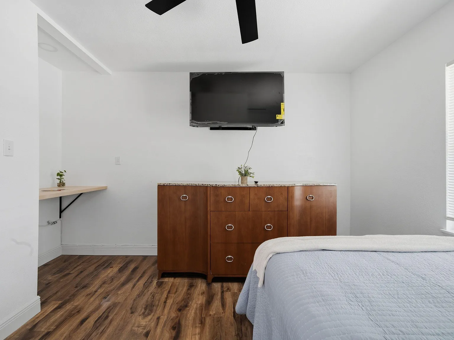 4 bed, 1.0 bath, 1180 sqft, $836 — Photo 1