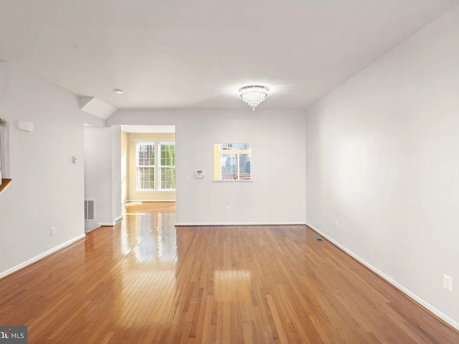 3 bed, 3.5 bath, 1973 sqft, $2,800 — Photo 4