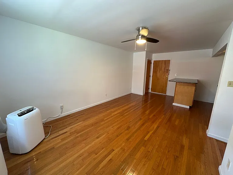 W 3rd Ave 85 NPR — Photo 16