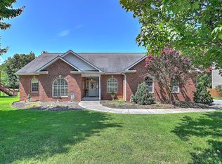 12 McGregor Pl, Johnson City, TN 37604