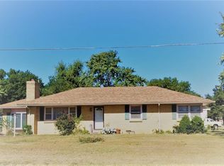 1224 E 19th Ave, Winfield, KS 67156