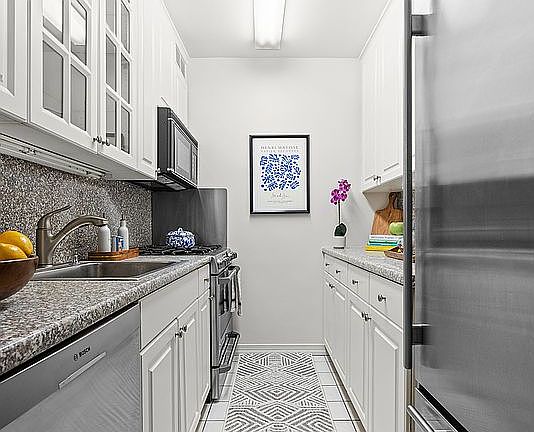 4th image of 2 5th Ave APT 4U