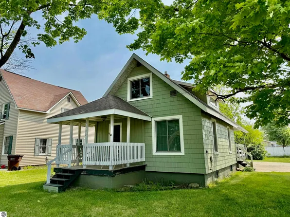 1102 Manning St, Cadillac, MI 49601