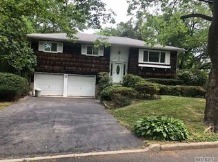 38 Panorama Dr, Huntington, NY 11743