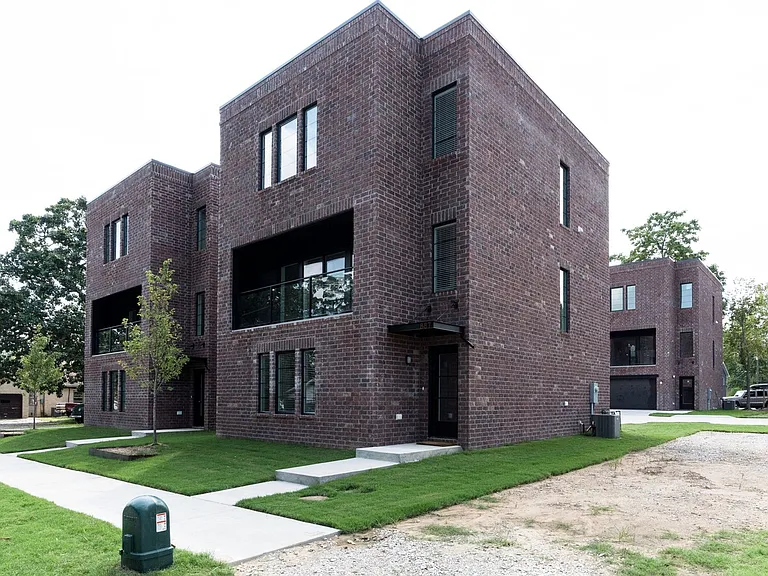 863 W Holly St — Photo 21