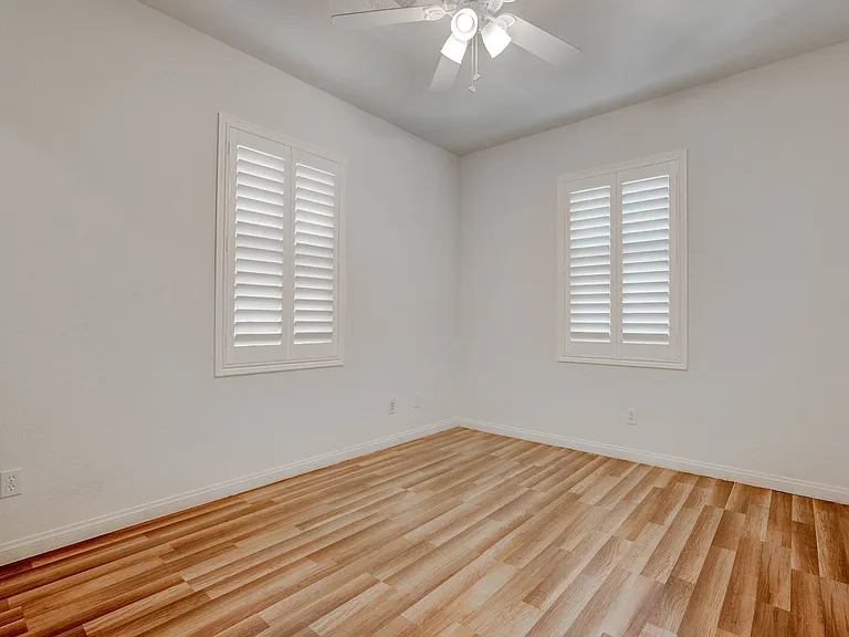 985 Noah Valley St — Photo 4