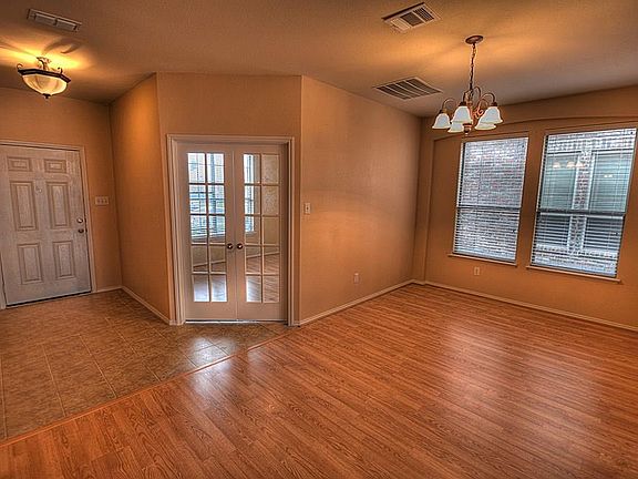 4th image of 831 Lake Forest Trl