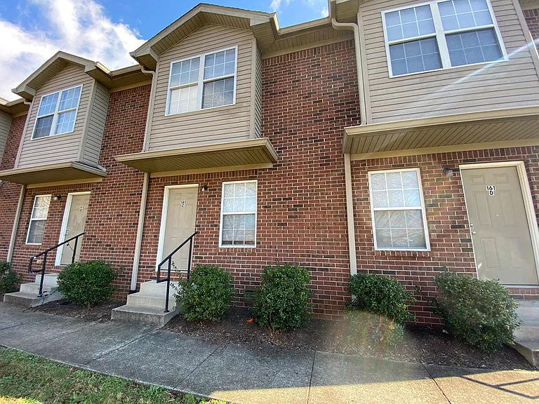 161 Coachman Ct — Photo 1