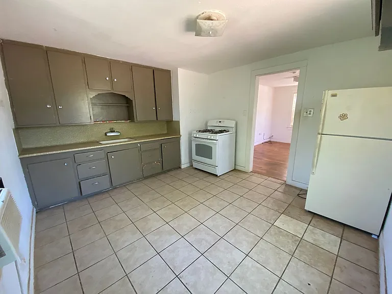 2604 Avenue S — Photo 5