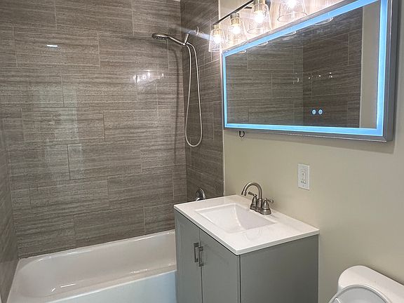 4th image of 725-27 N 42nd St #727