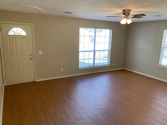 5th image of 60 Holly Dr #B