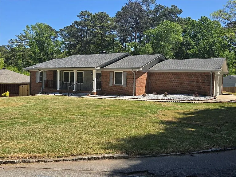 3420 Northside Dr — Photo 2